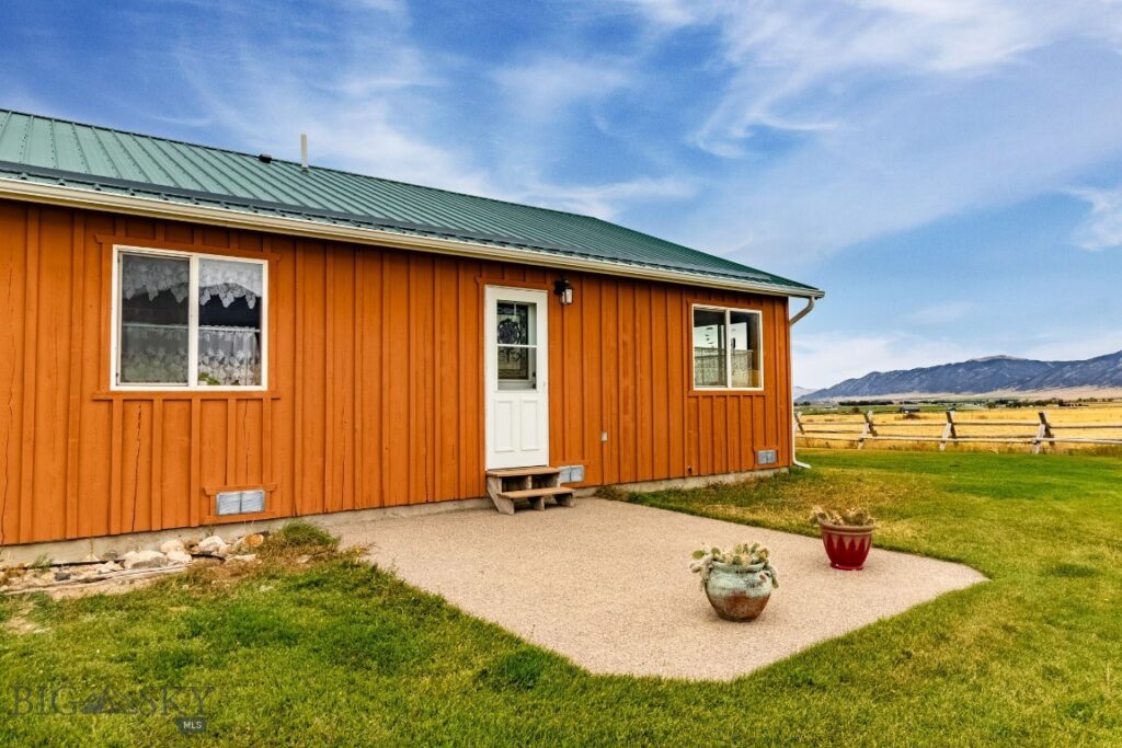 12 Bench Road, Whitehall MT 59759