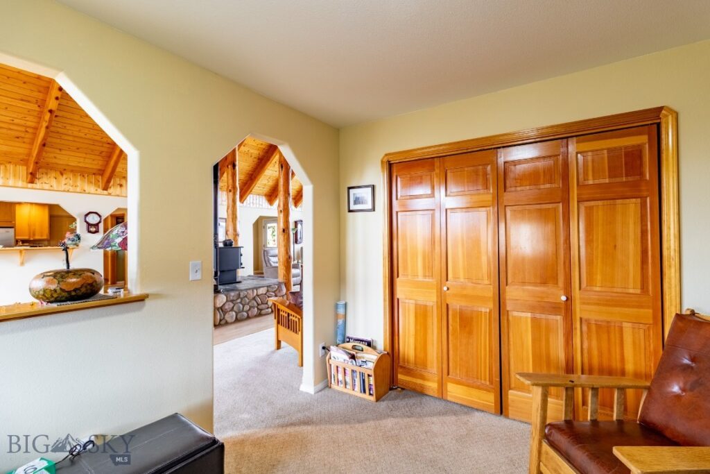 12 Bench Road, Whitehall MT 59759