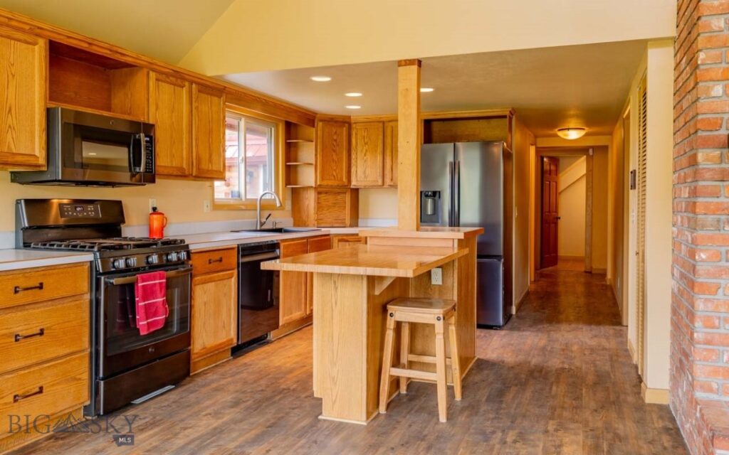 12 Comanche, Red Lodge MT 59068