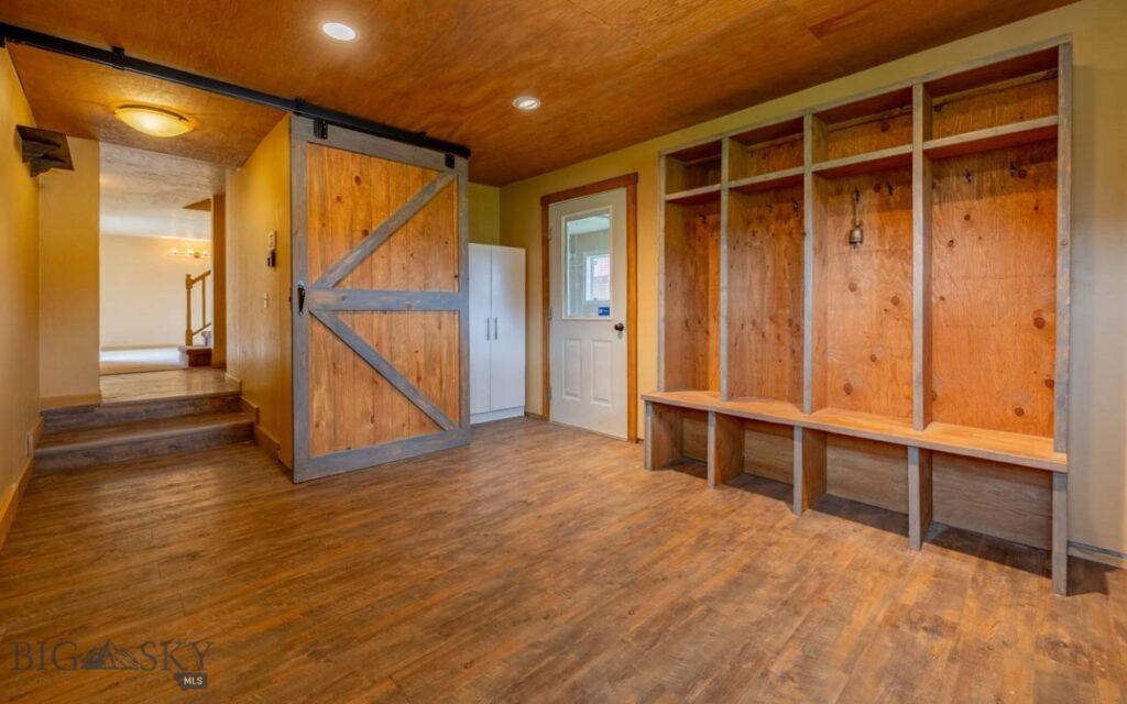 12 Comanche, Red Lodge MT 59068