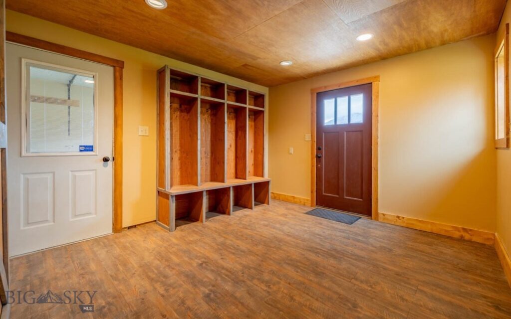 12 Comanche, Red Lodge MT 59068