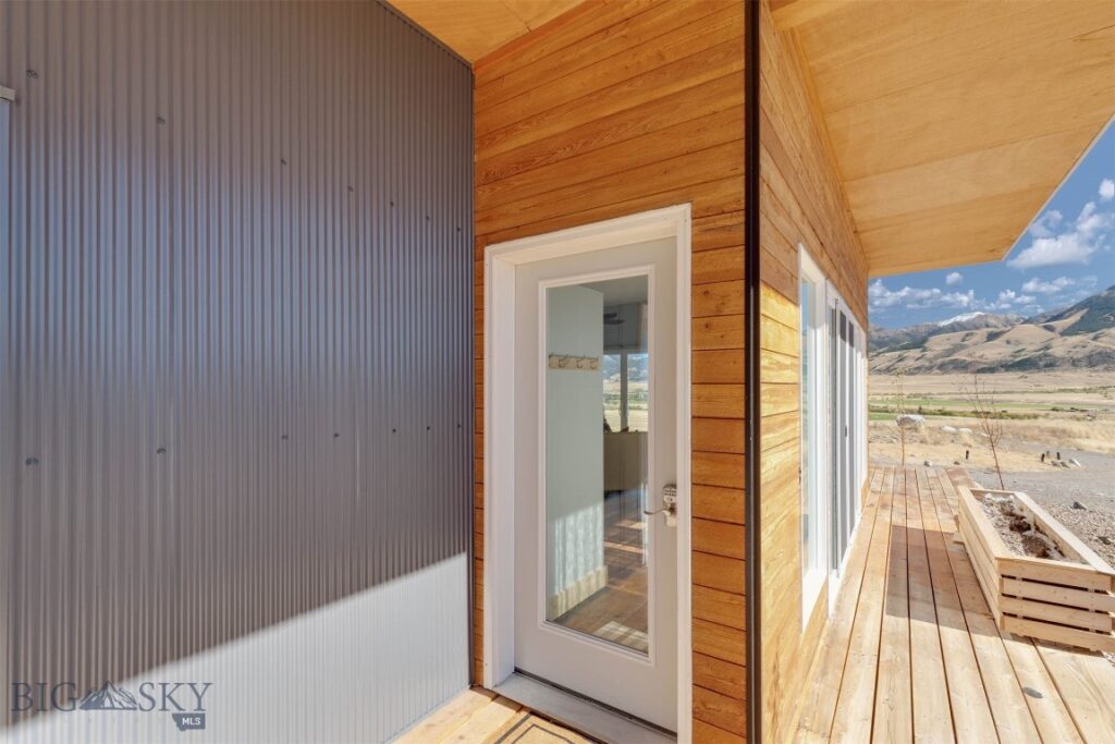 120 Arcturus Drive, Emigrant MT 59027