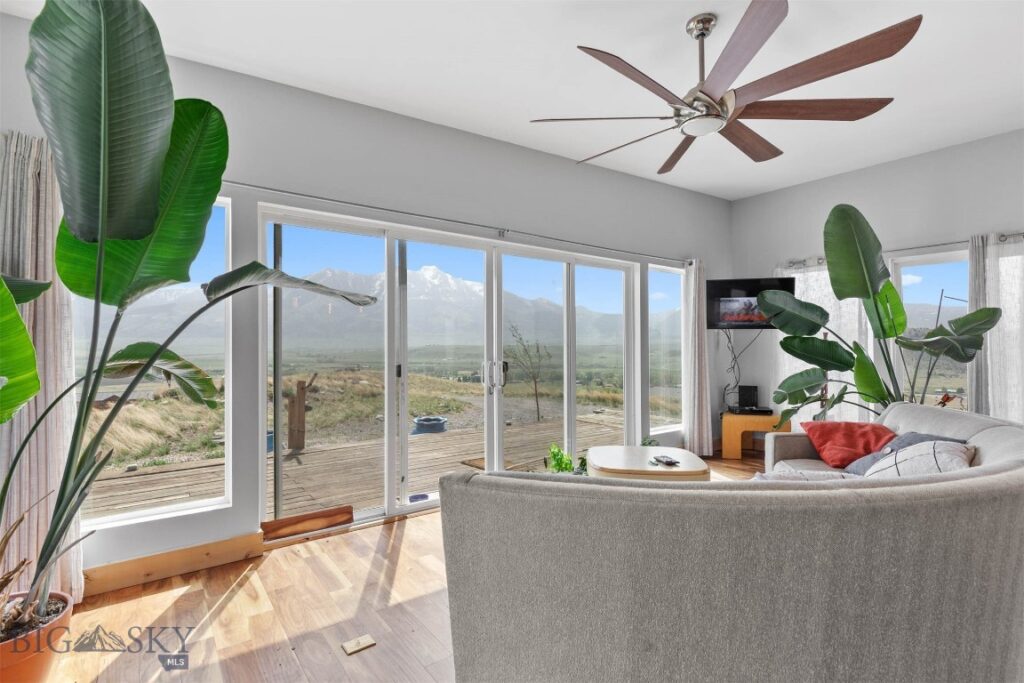 120 Arcturus Drive, Emigrant MT 59027