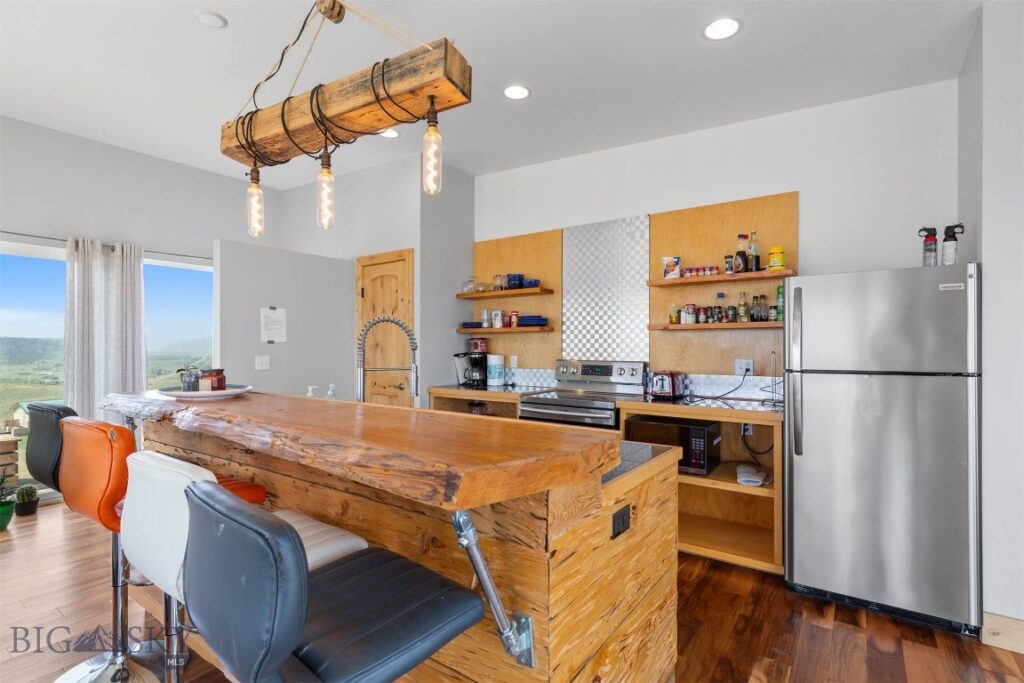 120 Arcturus Drive, Emigrant MT 59027