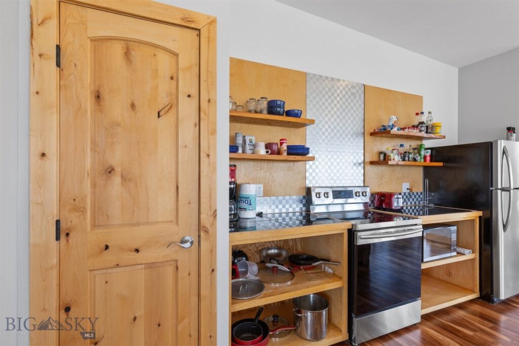 120 Arcturus Drive, Emigrant MT 59027