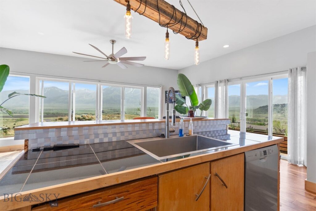 120 Arcturus Drive, Emigrant MT 59027