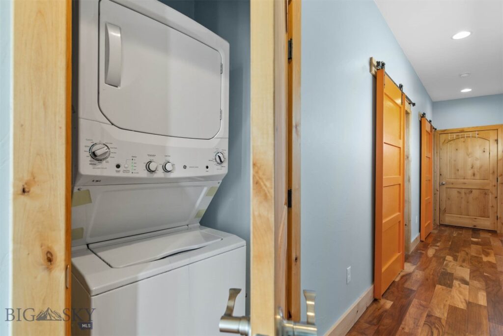 120 Arcturus Drive, Emigrant MT 59027