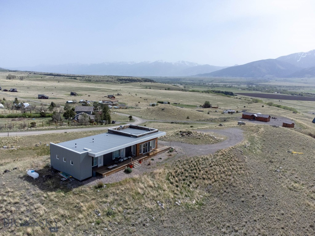 120 Arcturus Drive, Emigrant MT 59027