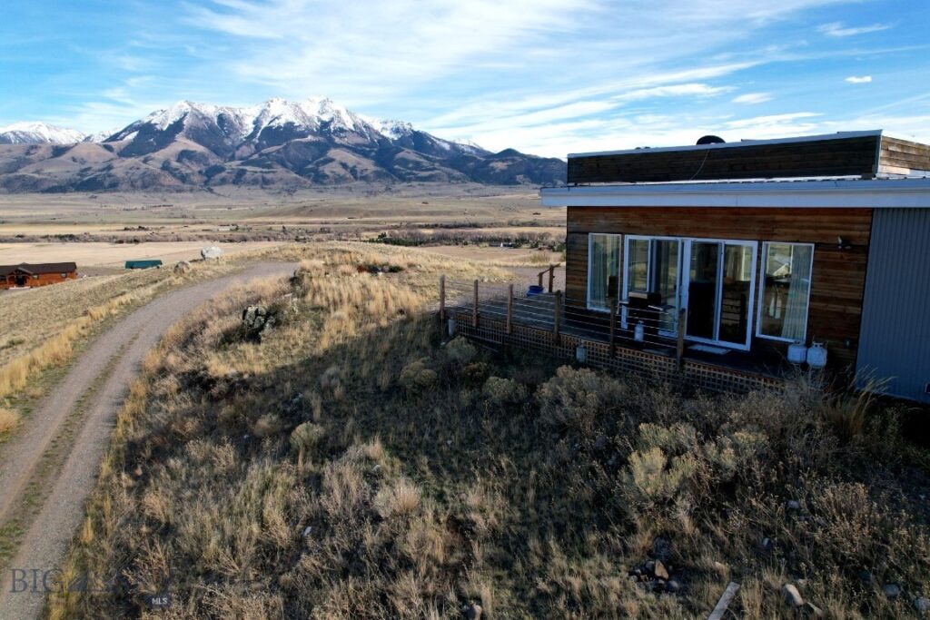 120 Arcturus Drive, Emigrant MT 59027