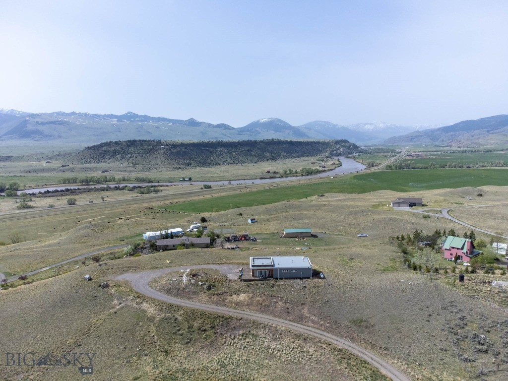 120 Arcturus Drive, Emigrant MT 59027