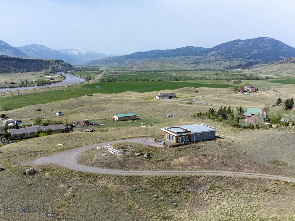 120 Arcturus Drive, Emigrant MT 59027