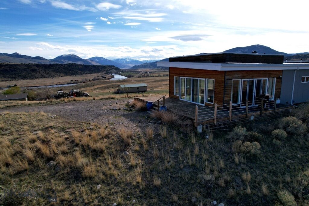 120 Arcturus Drive, Emigrant MT 59027