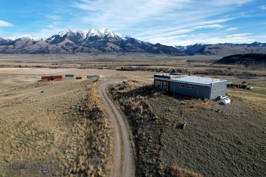 120 Arcturus Drive, Emigrant MT 59027