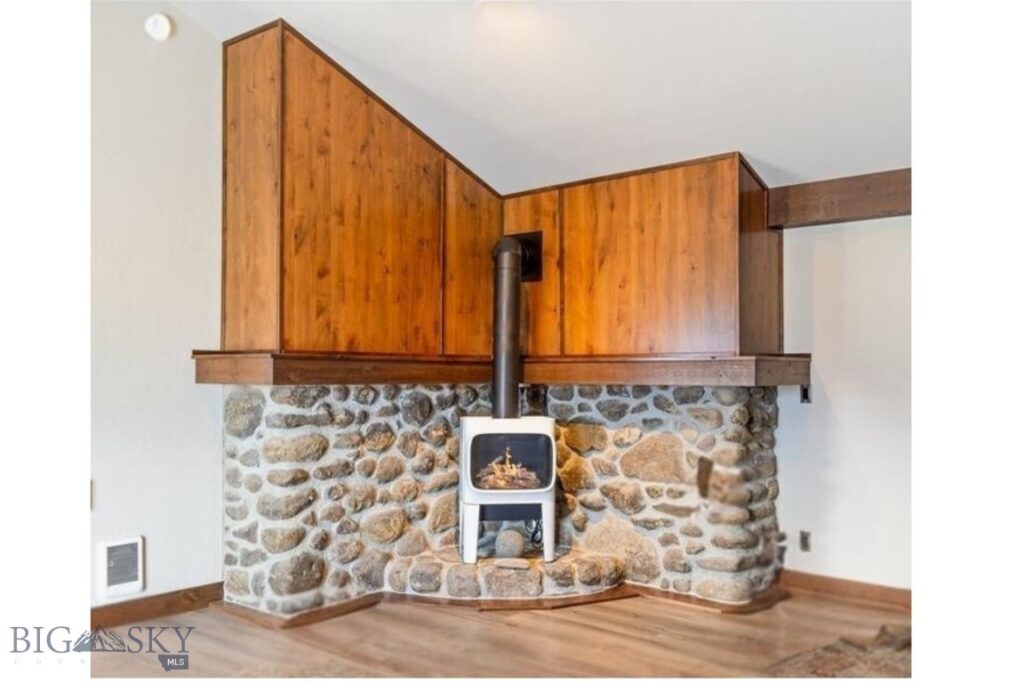 16 Evening Star Drive, Emigrant MT 59027