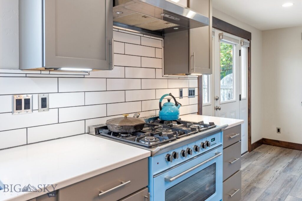 16 Evening Star Drive, Emigrant MT 59027