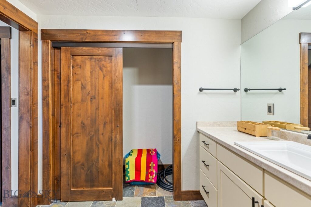 16 Evening Star Drive, Emigrant MT 59027