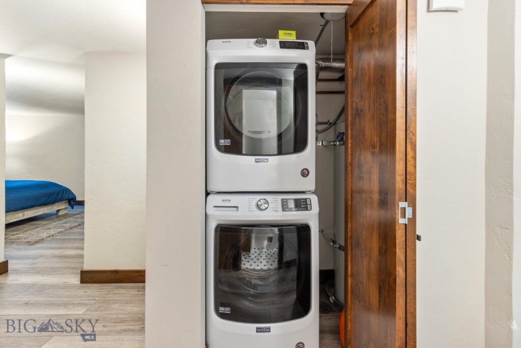 16 Evening Star Drive, Emigrant MT 59027