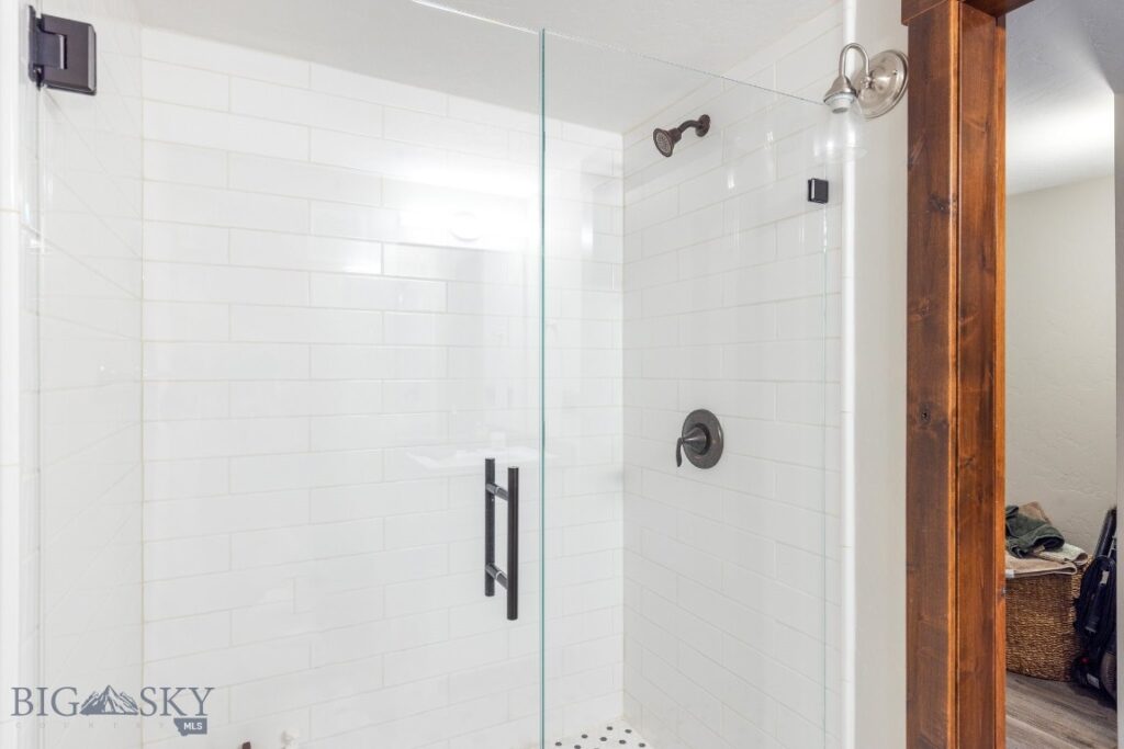 16 Evening Star Drive, Emigrant MT 59027