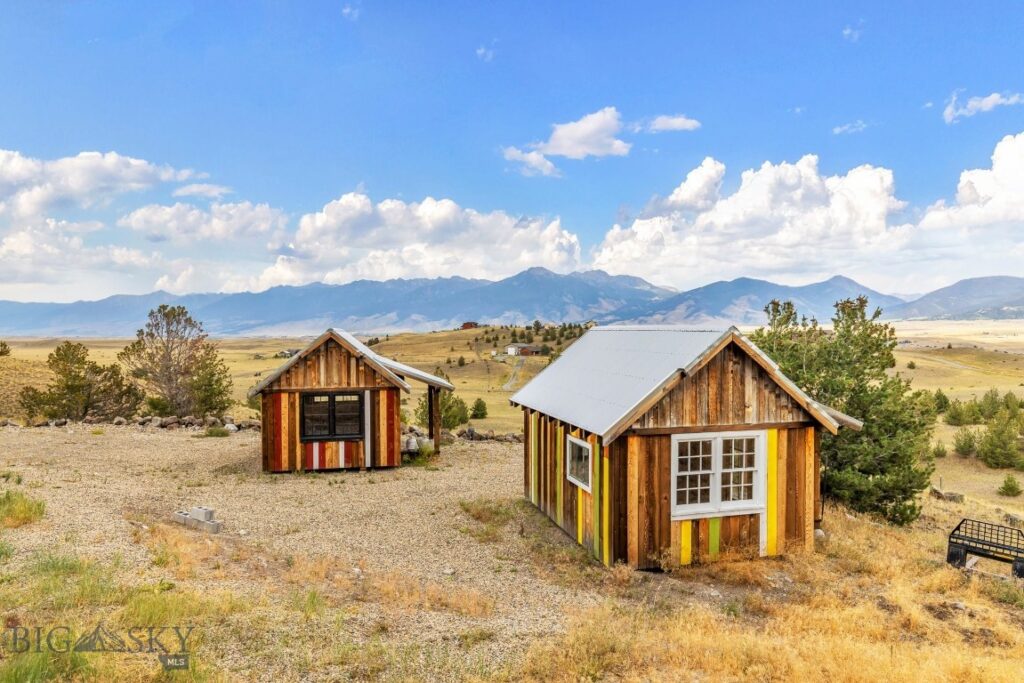 16 Evening Star Drive, Emigrant MT 59027