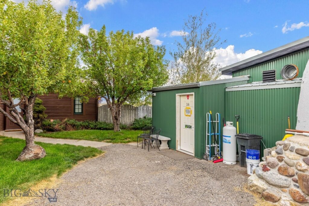 16 Evening Star Drive, Emigrant MT 59027