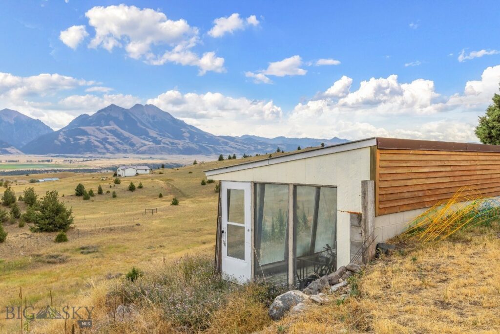 16 Evening Star Drive, Emigrant MT 59027