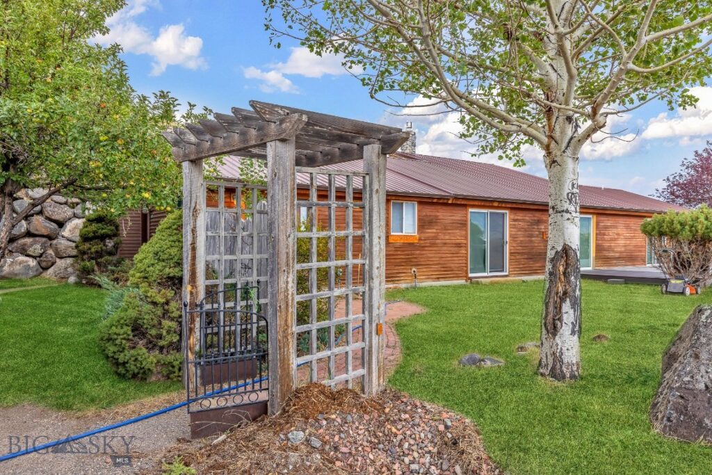 16 Evening Star Drive, Emigrant MT 59027