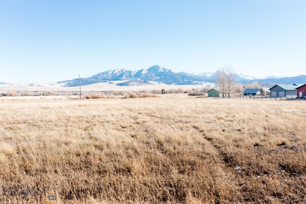17 W Point, Livingston MT 59047