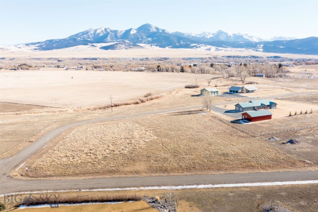 17 W Point, Livingston MT 59047