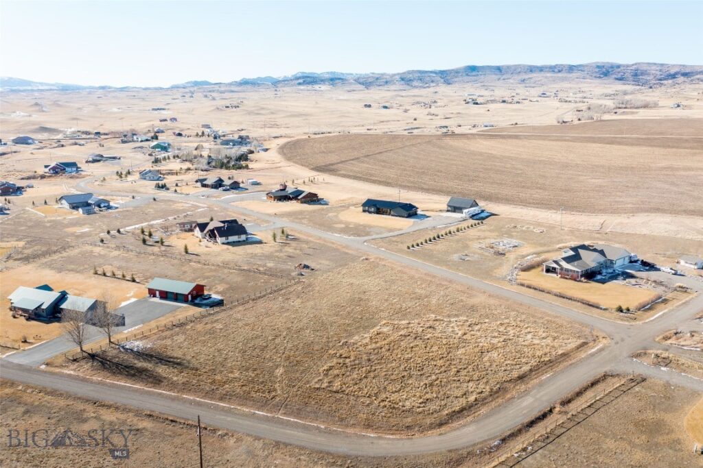 17 W Point, Livingston MT 59047