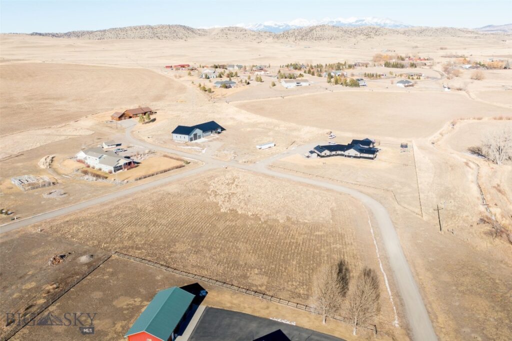 17 W Point, Livingston MT 59047