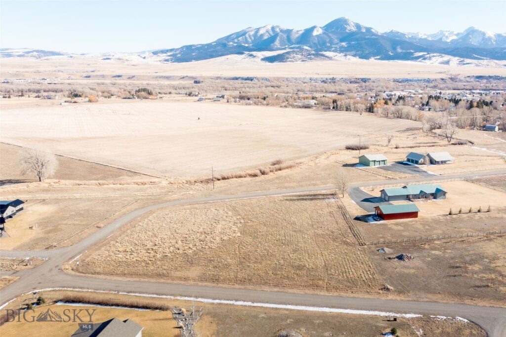 17 W Point, Livingston MT 59047