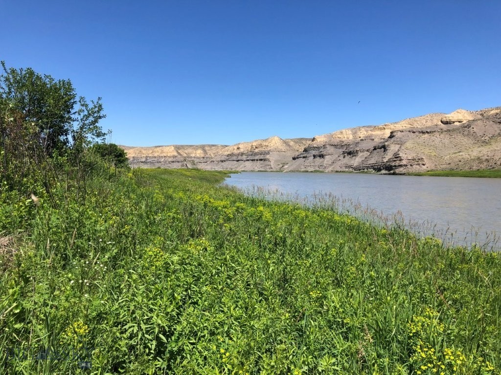 18 Vernon Road, Highwood MT 59450