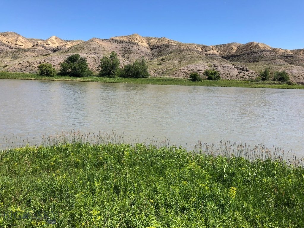 18 Vernon Road, Highwood MT 59450