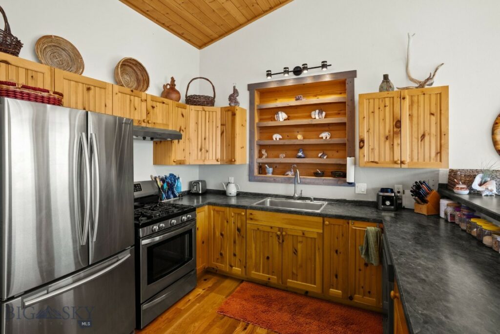 18 Libra Drive, Emigrant MT 59027