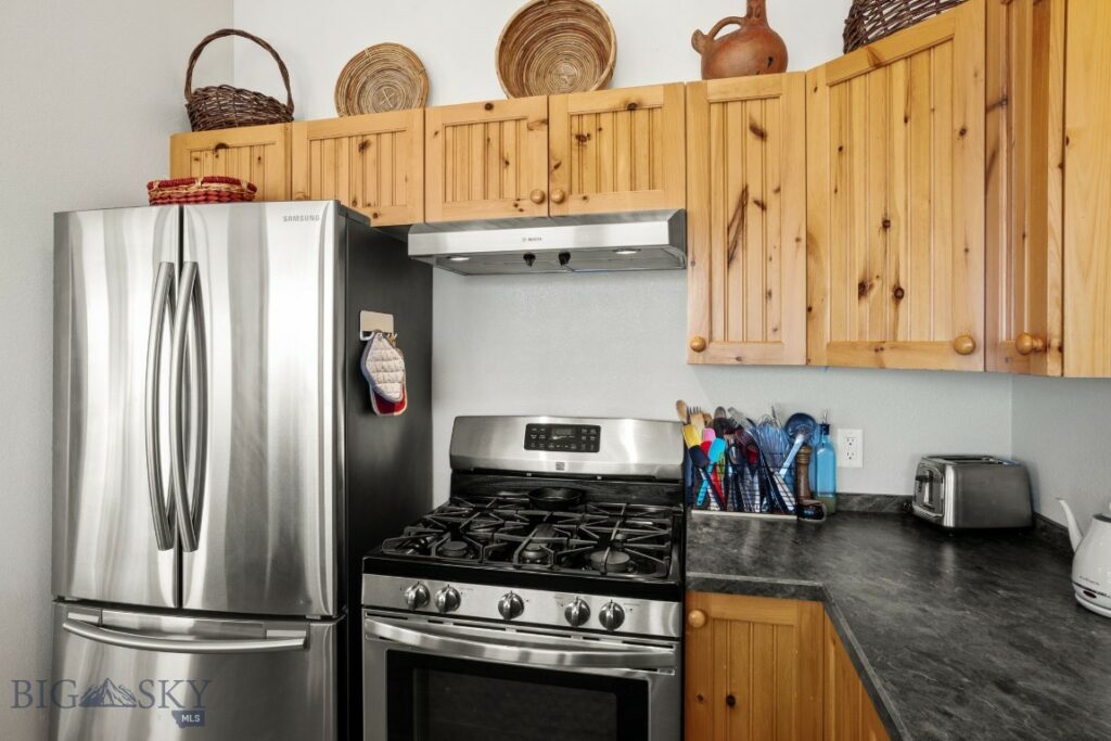 18 Libra Drive, Emigrant MT 59027