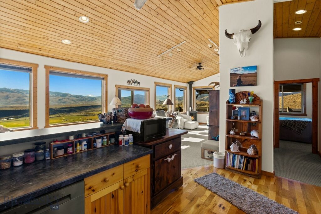 18 Libra Drive, Emigrant MT 59027