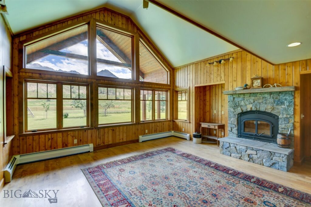 1986 E River Road, Livingston MT 59047