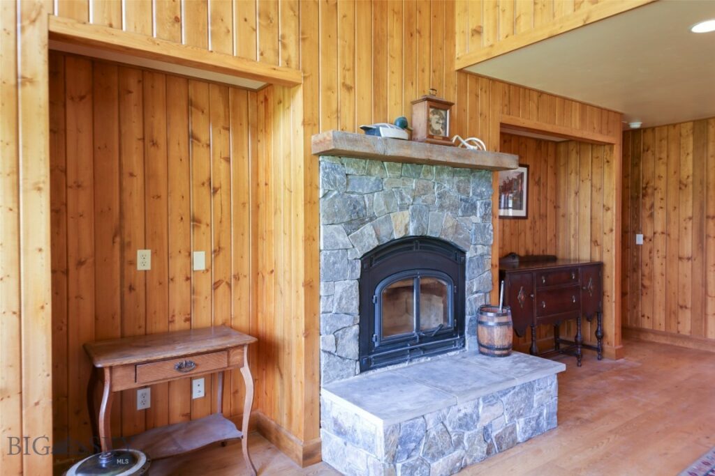 1986 E River Road, Livingston MT 59047