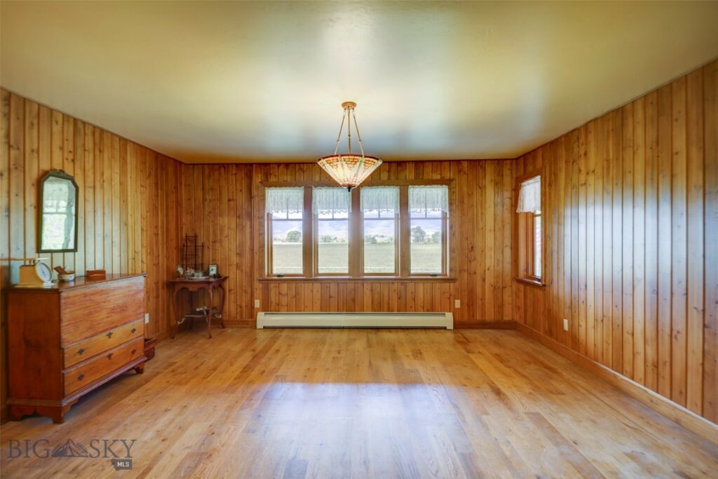 1986 E River Road, Livingston MT 59047