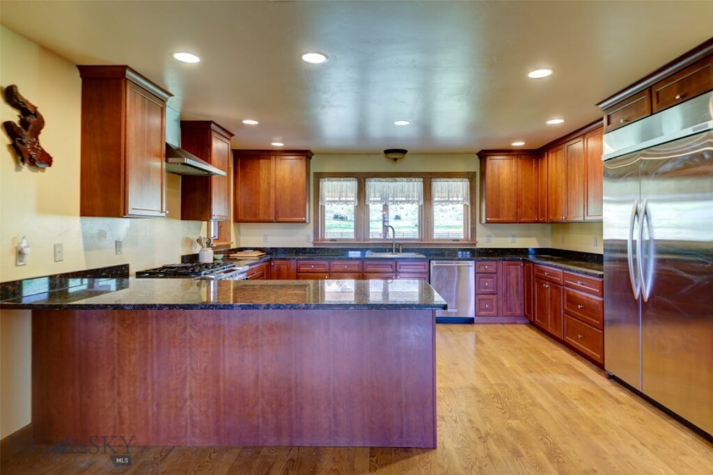 1986 E River Road, Livingston MT 59047