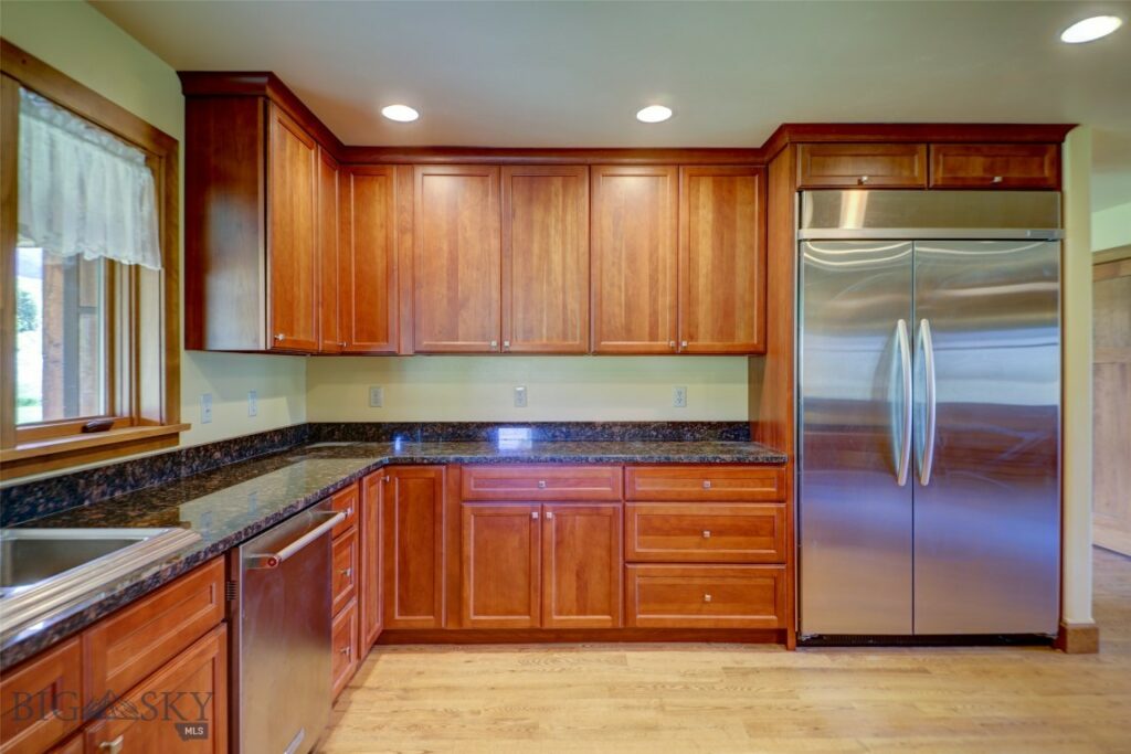 1986 E River Road, Livingston MT 59047