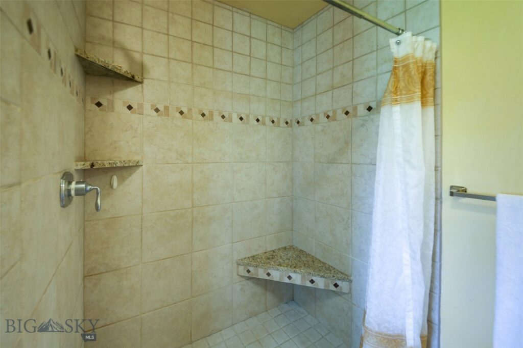 1986 E River Road, Livingston MT 59047