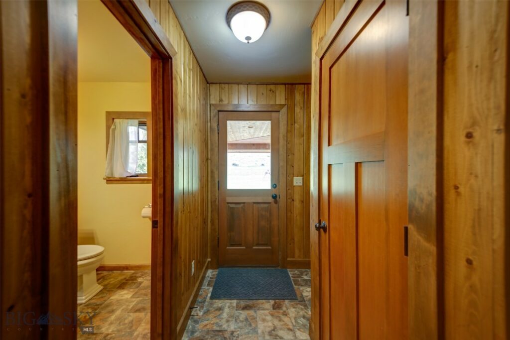 1986 E River Road, Livingston MT 59047