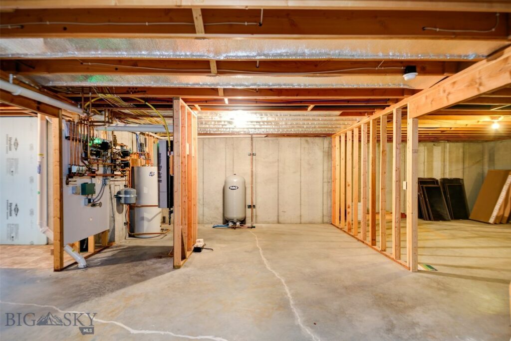 1986 E River Road, Livingston MT 59047