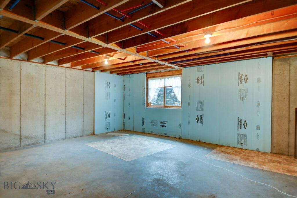 1986 E River Road, Livingston MT 59047