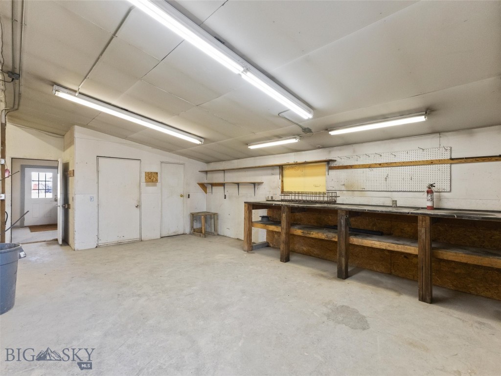 2 S Lincoln Street, Whitehall MT 59759