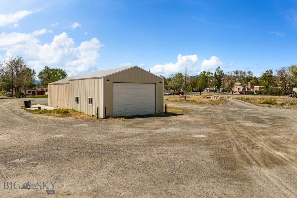 2 S Lincoln Street, Whitehall MT 59759