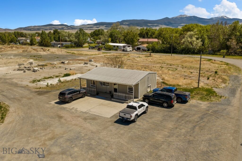 2 S Lincoln Street, Whitehall MT 59759