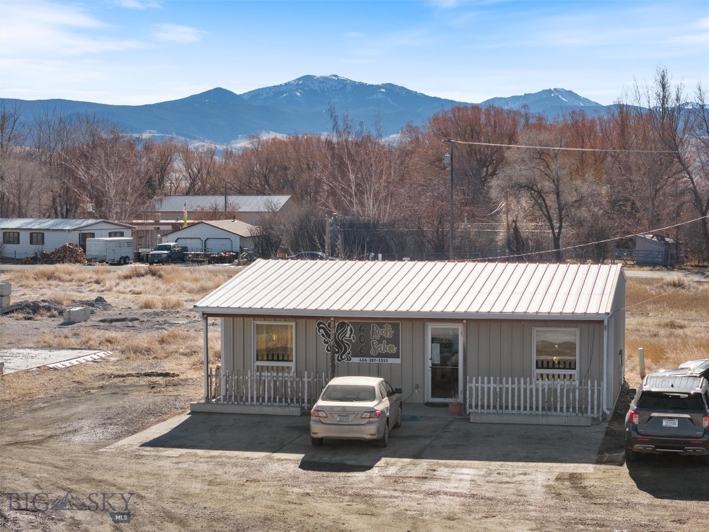 2 S Lincoln Street, Whitehall MT 59759