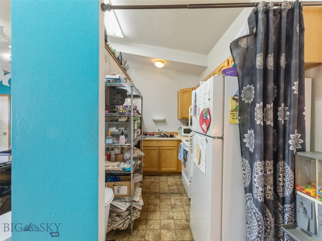 2 S Lincoln Street, Whitehall MT 59759